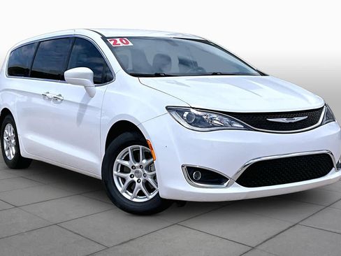Used 2020 Chrysler Pacifica Touring FWD image 2