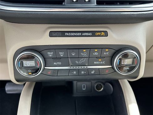 Used 2020 Ford Escape Titanium image 21