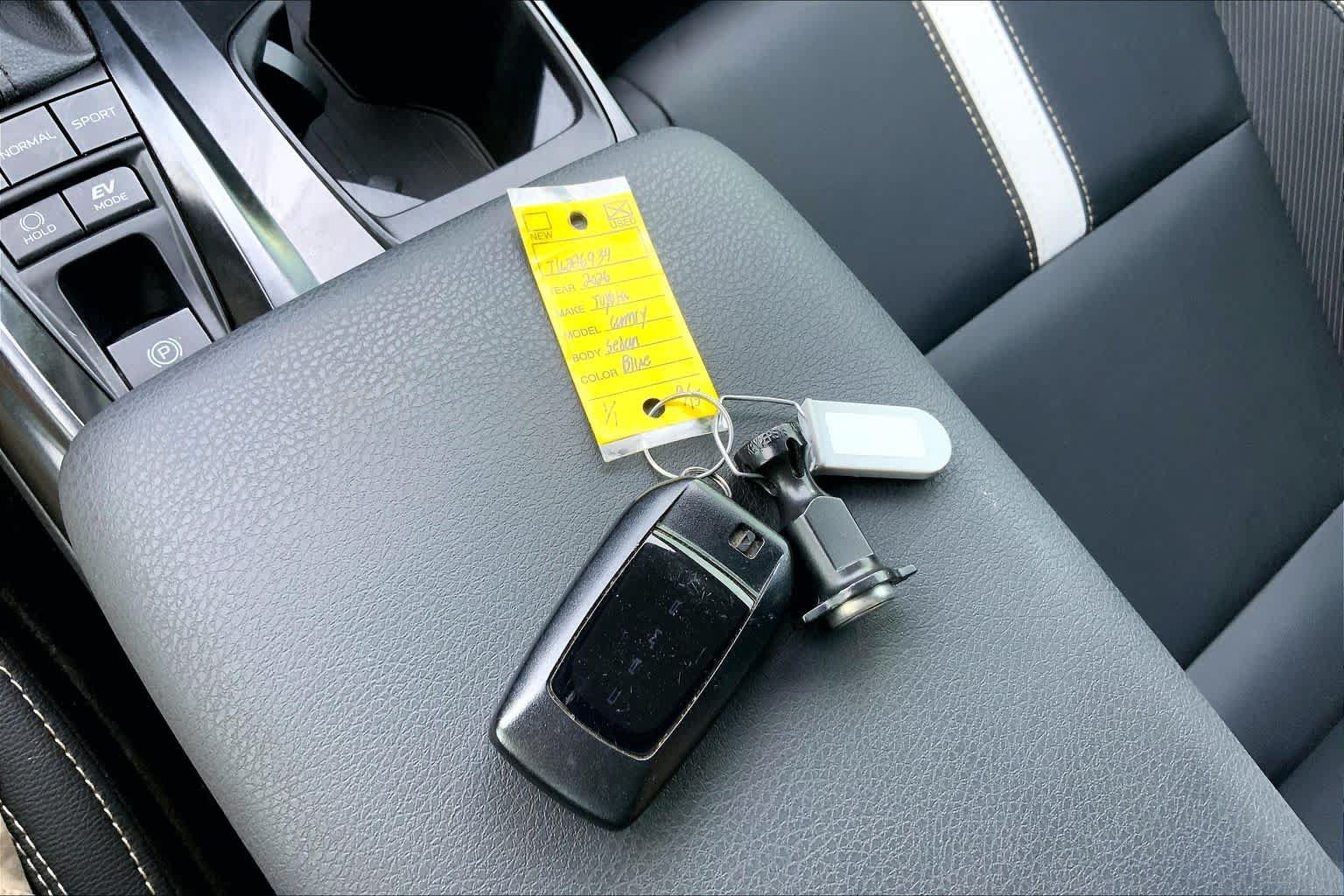 Used 2026 Toyota Camry SE w/ Convenience Package FWD image 15