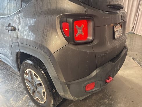 Used 2016 Jeep Renegade Trailhawk image 10