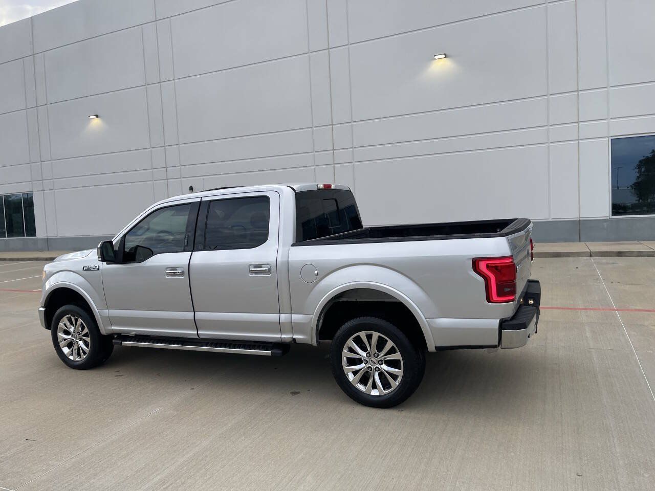 Used 2015 Ford F150 Lariat w/ Equipment Group 502A Luxury RWD image 10