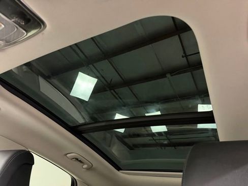 Used 2022 Genesis GV70 2.5T w/ Select Package image 23