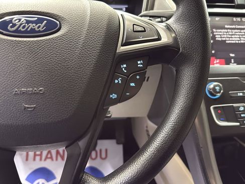 Used 2019 Ford Fusion SE image 16