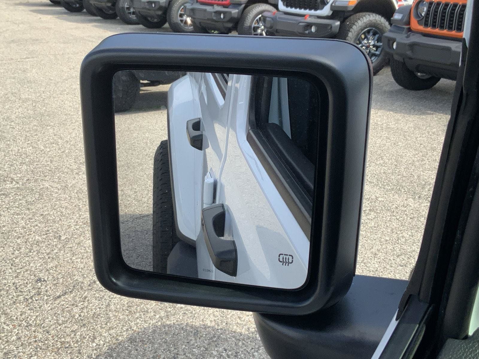 Used 2022 Jeep Gladiator Overland w/ Popular Equipment Package AWD/4WD image 17