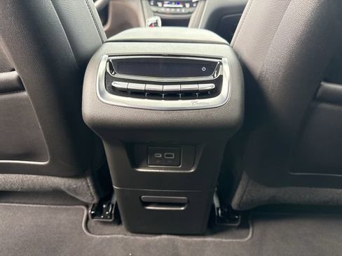 Used 2025 Cadillac XT6 Luxury AWD/4WD image 18