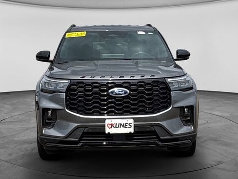 Used 2025 Ford Explorer ST-Line AWD/4WD image 2