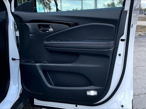 Used 2025 Honda Ridgeline Black Edition image 27