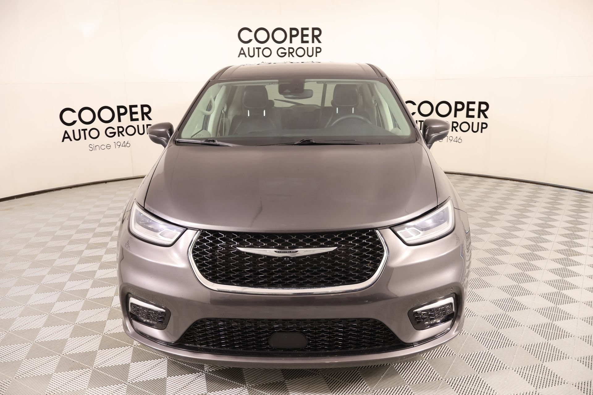 Used 2023 Chrysler Pacifica Touring-L FWD image 8