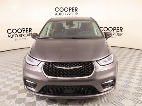 Used 2023 Chrysler Pacifica Touring-L FWD image 8