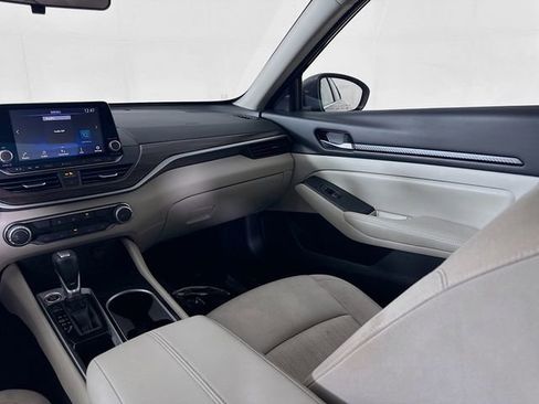 Used 2024 Nissan Altima 2.5 SV image 20