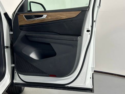 Used 2024 Volkswagen Atlas SE image 9