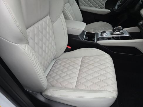 Used 2024 Mitsubishi Outlander SEL image 25