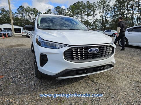 Used 2023 Ford Escape Active w/ Cold Weather Package image 4