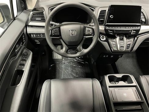 New 2026 Honda Odyssey Touring image 13