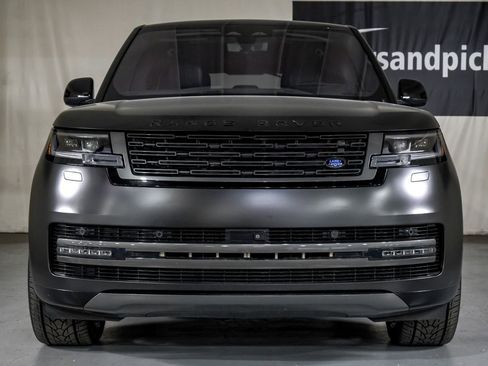 Used 2023 Land Rover Range Rover SE image 3