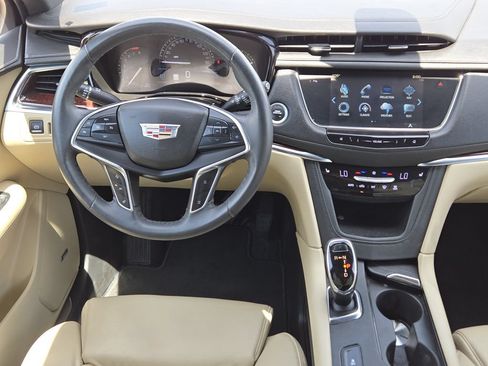 Used 2017 Cadillac XT5 Luxury w/ Driver Awareness Package FWD image 23