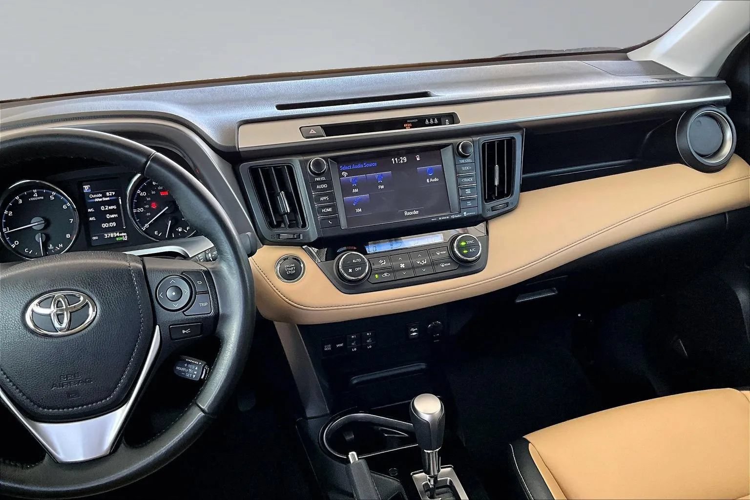 Used 2018 Toyota RAV4 Limited FWD image 9