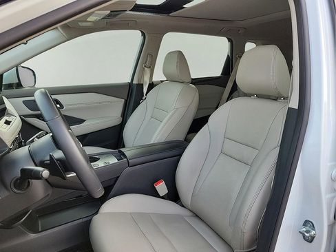 Used 2024 Nissan Rogue SL w/ SL Premium Package FWD image 11