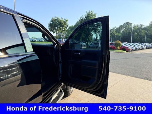 Used 2021 Chevrolet Silverado 1500 Custom Trail Boss w/ Midnight Edition AWD/4WD image 18