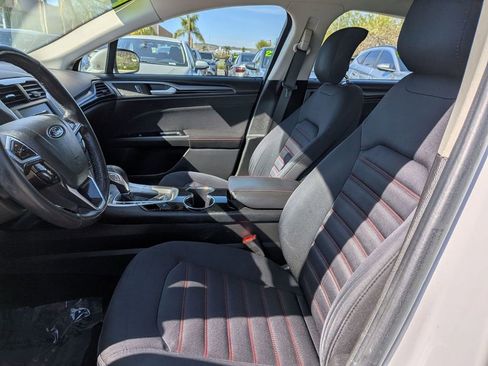 Used 2014 Ford Fusion SE image 16