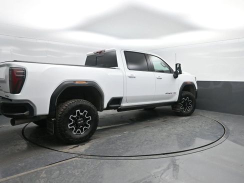 Used 2026 GMC Sierra 2500 AT4X image 2