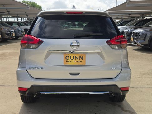 Used 2018 Nissan Rogue SV FWD image 4