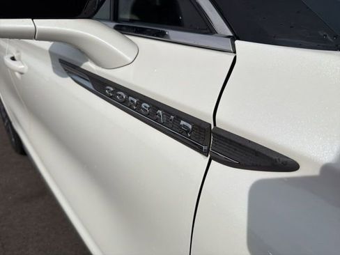 Used 2022 Lincoln Corsair AWD w/ Premium Package image 5