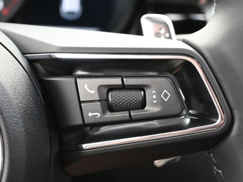 Certified 2025 Porsche Macan image 20