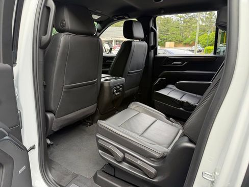 Used 2025 GMC Yukon XL Denali RWD image 31