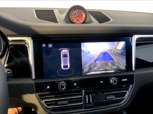 Certified 2022 Porsche Macan S image 31