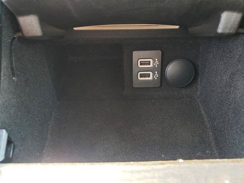 Used 2017 Lincoln Continental Select AWD/4WD image 21