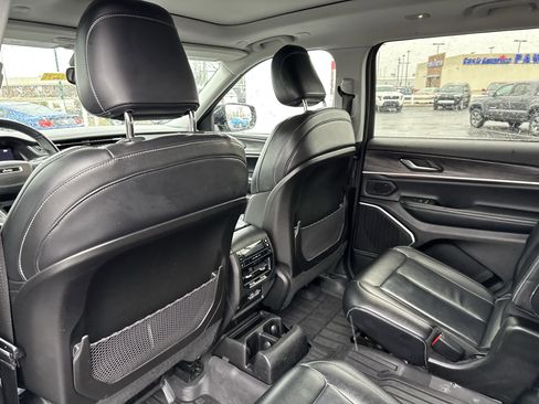 Used 2022 Jeep Grand Cherokee L Limited image 36