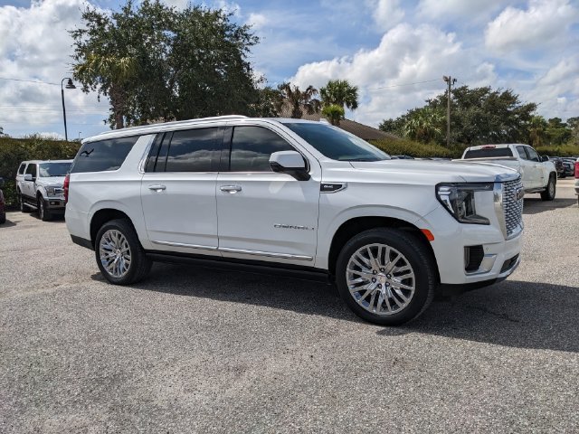 Used 2023 GMC Yukon XL Denali RWD image 2