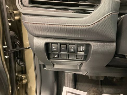 Certified 2025 Subaru Forester Touring w/ Touring Package image 18