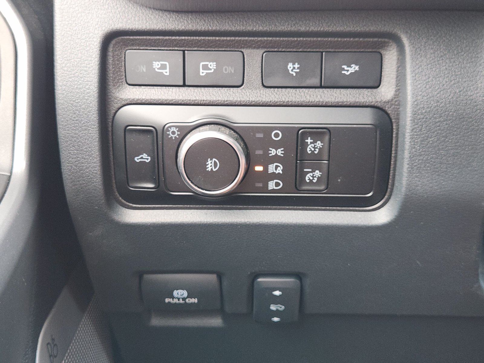 Certified 2024 Ford F250 Lariat w/ Lariat Ultimate Package AWD/4WD image 24