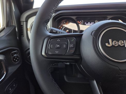 Used 2025 Jeep Gladiator Sport AWD/4WD image 39
