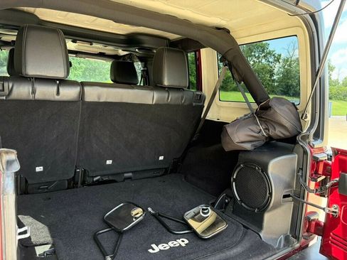 Used 2013 Jeep Wrangler Unlimited Sahara w/ Dual Top Group AWD/4WD image 29
