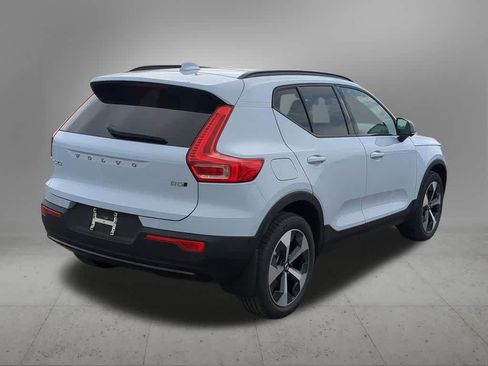 New 2026 Volvo XC40 B5 Plus w/ Climate Package AWD/4WD image 6