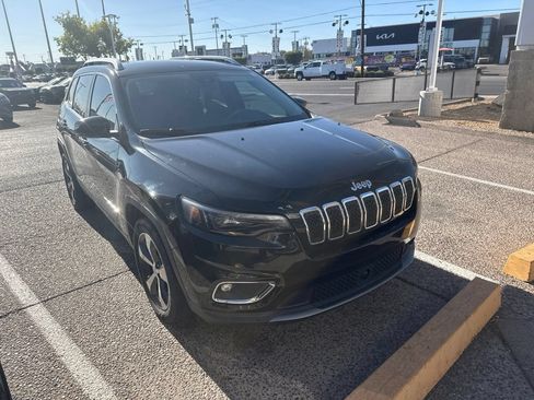 Used 2019 Jeep Cherokee Limited w/ Luxury Group FWD image 9
