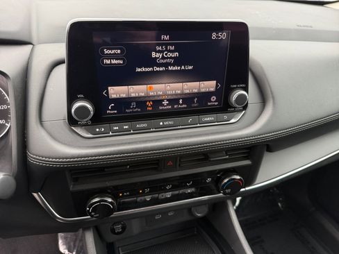 Used 2024 Nissan Rogue S image 12