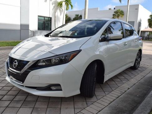 Used 2022 Nissan Leaf SV image 2