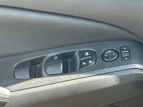 Used 2025 Nissan Altima 2.5 SV image 7