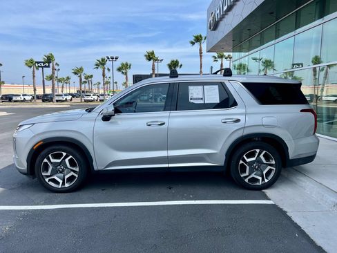 Used 2024 Hyundai Palisade SEL w/ Premium Package FWD image 4