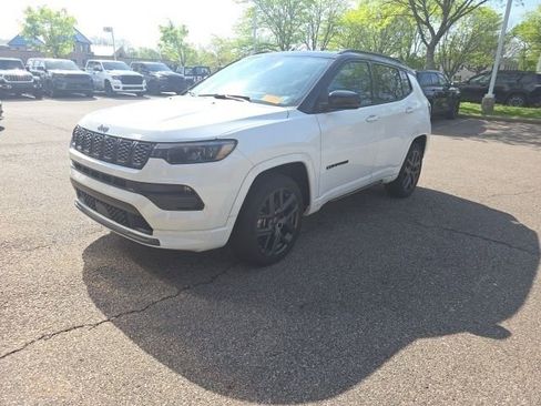 Used 2024 Jeep Compass Limited w/ High Altitude Package image 2