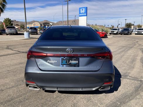 Used 2022 Toyota Avalon Limited image 7