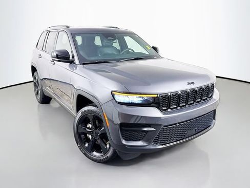 Used 2024 Jeep Grand Cherokee Altitude AWD/4WD image 3