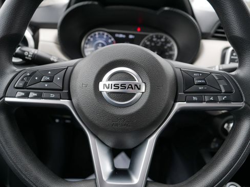 Used 2021 Nissan Versa SV image 24