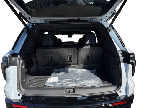Used 2026 Chevrolet Traverse RS w/ LPO, Floor Liner Package AWD/4WD image 18