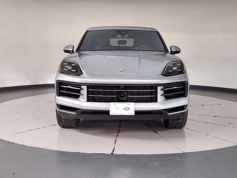 Used 2025 Porsche Cayenne AWD/4WD image 9