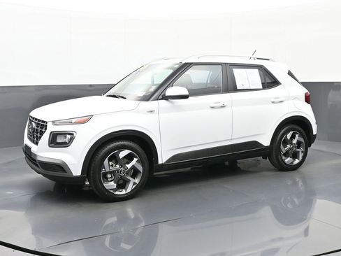 Certified 2024 Hyundai Venue SEL FWD image 7